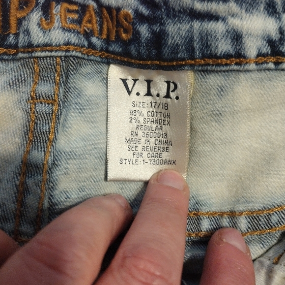New!!! VIP Distressed Blue Acid Wash Size 17/18 Ankle Cropped Jeans - Picture 4 of 6